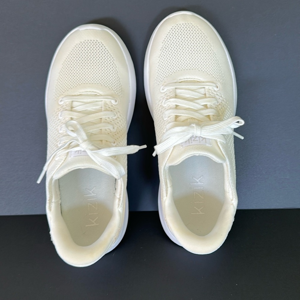 KIZIK Women’s Lima Eggshell/White Sneakers Size 8…worn inside 1x…like new!